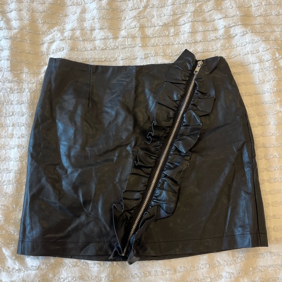 Leather mini skirt - Picture 1 of 3